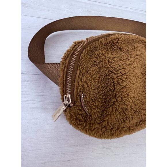 Lululemon Everywhere Belt Bag Fleece Sherpa Burnt Caramel 2L Travel Outdoor - Picture 3 of 13